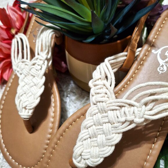 Sole Mates Brand, Flat Shoes Sandals Thongs. Tan Off-White Macramé. Size M 7/8 - Picture 4 of 12